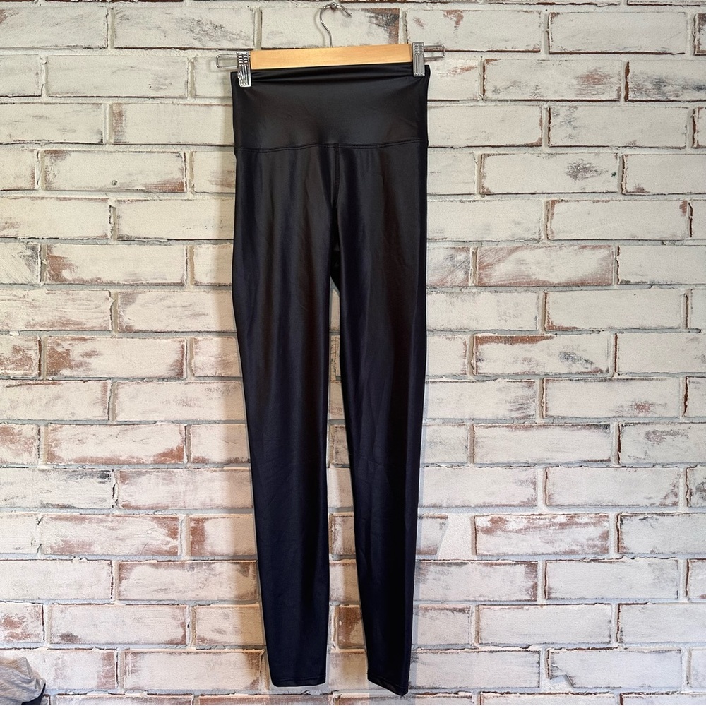 Beach Riot Sport black shiny leggings size XS